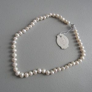 Iris Lily London Freshwater White Pearl 